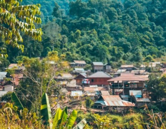 ERSTAUNLICHES LAOS *AB DER AUSgetretenen Pfade*