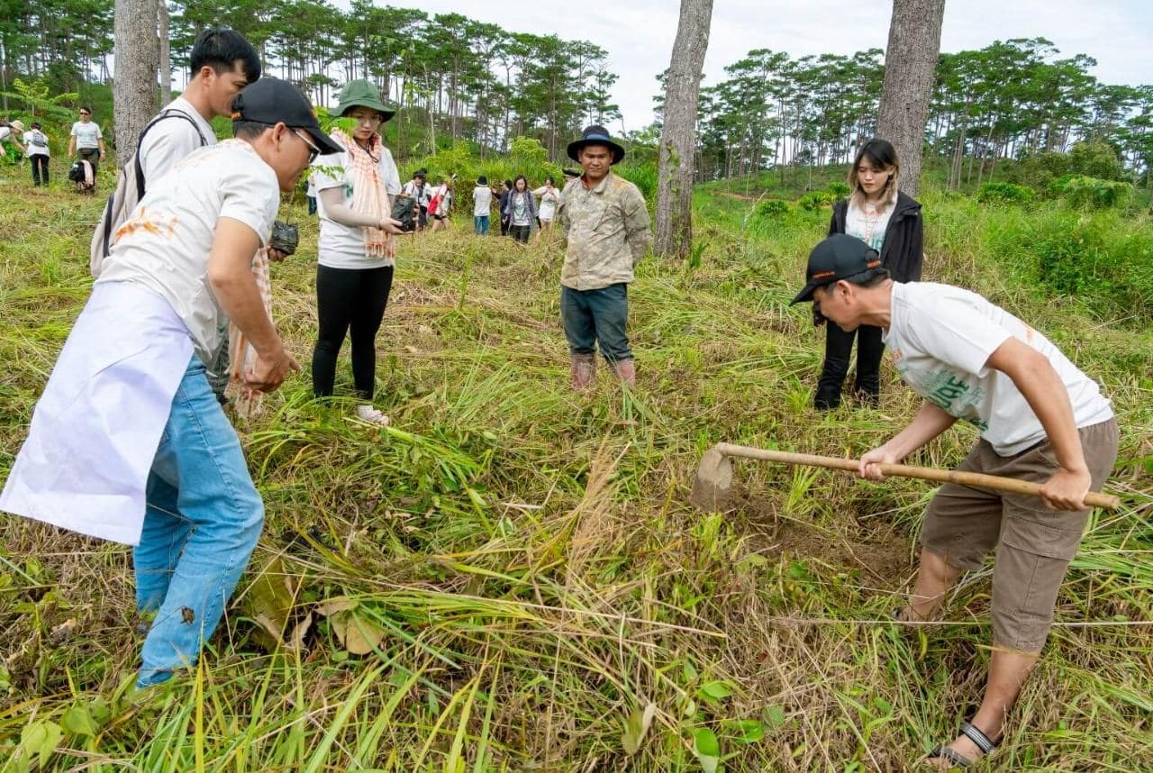 DMC Mekong IMAGE Travel ^ Events join in planting the trees