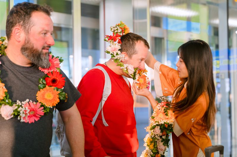 Herzlicher Empfang am Flughafen in Vietnam